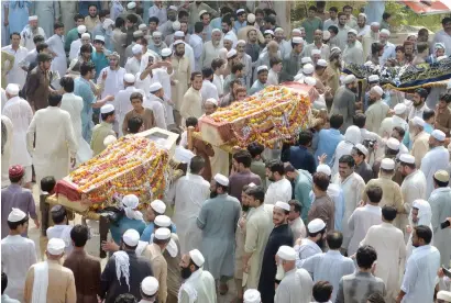  ?? AFP ?? People carry the coffins of the blast victims during their funeral in Peshawar on wednesday. —