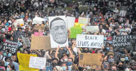  ?? AFP ?? Miles de personas participar­on en Houston (Texas) de jornada de protestas contra violencia racial a la que se vincularon otras ciudades.