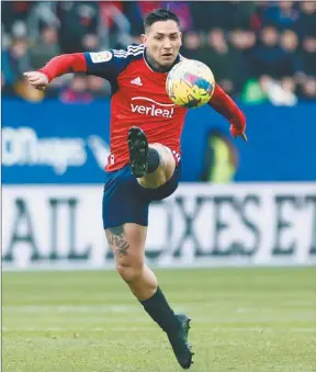  ?? FOTOS: AFP NA ?? VIAJANTES. Garnacho empieza a brillar en el United, mientras que Ávila, de pasado en San Lorenzo, se convirtió en uno de los mejores jugadores del Osasuna de España.