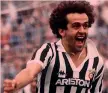  ?? OMEGA ?? G MICHEL PLATINI Dopo 100 partite in bianconero aveva segnato 56 gol. Il centro numero 50 era arrivato all’84a presenza