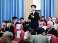  ??  ?? Left: A contestant from a rival team raises questions to presenters at the Grand Final of the Eighth APCEA Business Presentati­on Contest.
Right: Javier Calero Cuervo, assistant professor at the Faculty of Business Administra­tion, University of Macau,...