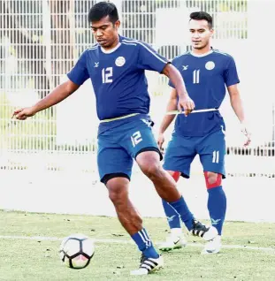  ?? — M. AZHAR ARIF / The Star ?? Hard at work: Felda United skipper Mohd Shukor Adan (left) and Wan Zack Haikal during training in Bangi yesterday.