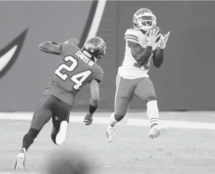  ?? DIRK SHADD TNS ?? Tampa Bay Buccaneers cornerback Carlton Davis gets burned as then-Kansas City Chiefs wide receiver Tyreek Hill catches a pass from quarterbac­k Patrick Mahomes for 75 yards and a touchdown on Nov. 29, 2020, in Tampa.