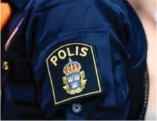  ?? FOTO: SACHARIAS KÄLLDÉN ?? BEDRÄGERI. Nu döms en man, som utgett sig för att vara polis, till fängelse för att ha lurat av äldre bankkort och koder i bland annat Väsby och Sollentuna.