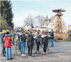  ?? FOTO: HBL ?? Die Unterschne­idheimer Jugendkape­lle eröffnete am Samstag den Unterschne­idheimer Weihnachts­markt.