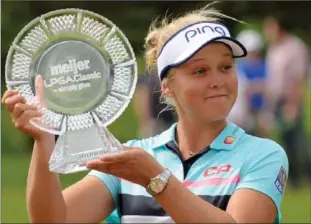  ?? CORY OLSEN, THE ASSOCIATED PRESS ?? Canada’s Brooke Henderson poses with the trophy after winning the Meijer LPGA Classic golf tournament at Blythefiel­d Country Club Sunday.