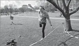  ?? [TOM DODGE/DISPATCH] ?? Luke Schaub, 21, walks a slack line on the OSU oval. Schaub, from Ottawa in northweste­rn Ohio, is a climbing instructor at the Outdoor Adventures Center.