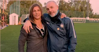  ?? GETTY ?? Ex compagni che si ritrovano: Claudio Caniggia e Stefano Pioli, insieme nel Verona 1988-89