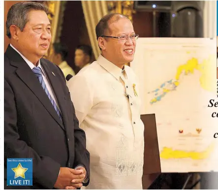  ??  ?? President Aquino and Indonesian President Susilo Bambang Yudhoyono stand next to a map showing the exclusive economic zones of the two countries following the signing of an agreement resolving a sea border dispute at Malacañang yesterday.