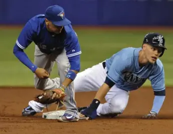  ?? STEVE NESIUS/THE ASSOCIATED PRESS ?? The Jays’ Ryan Goins tags out the Rays’ Brandon Guyer at second base during Sunday’s game in St. Petersburg.
