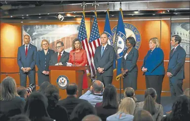  ?? DPA ?? FISCALES. Nancy Pelosi, titular de la Cámara Baja, presenta a quienes acusarán al mandatario.