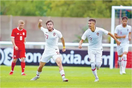  ??  ?? André Horta festeja o primeiro golo e que ajudou a derrubar a muralha galesa