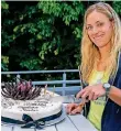  ?? FOTO: DPA ?? Torte zum 30. Geburtstag: Angelique Kerber