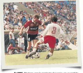  ??  ?? En 1995. Mariano, con la camiseta de Lanús, en un partido de la Reserva frente a Huracán.