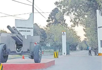  ??  ?? Campo de Mayo. Cuartel de Gendarmerí­a donde se darán clases del Servicio Cívico. Ayer lo visitó Macri.