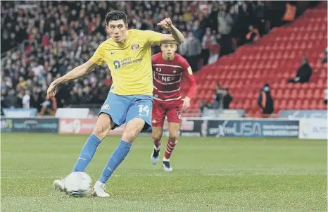  ?? ?? Sunderland’s Ross Stewart scores from the penalty against Doncaster Rovers.