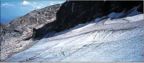  ??  ?? Le glacier de Boum s’est réduit en vingt ans de 8 ha à 3,5 ha.