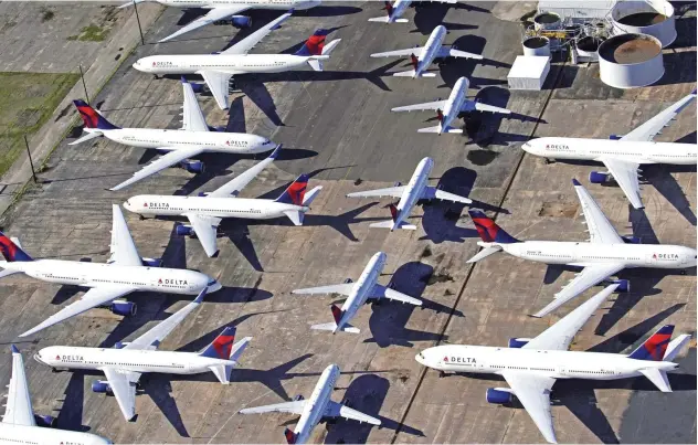  ?? Reuters ?? ↑
Passenger planes parked at an airport in Alabama, US.
