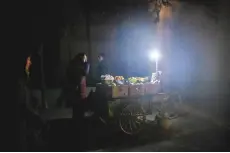  ??  ?? In a photo taken on November 29, 2016 shows a fruit and vegetable vendor waits before her cart for customers in Pyongyang.