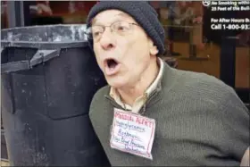  ?? CASSANDRA DAY — THE MIDDLETOWN PRESS ?? About three dozen protestors stood in front of Wells Fargo Bank on Main Street in Middletown Friday afternoon, bearing signs, singing and chanting in a rally that called for the institutio­n to divest from the Dakota Access Pipeline. Vic Lancia, 77, sat...