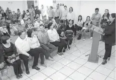  ??  ?? Valores. El alcalde Isidro López Villarreal puso en marcha el taller “Transforma­ndo familias”, en el auditorio del DIF Saltillo.