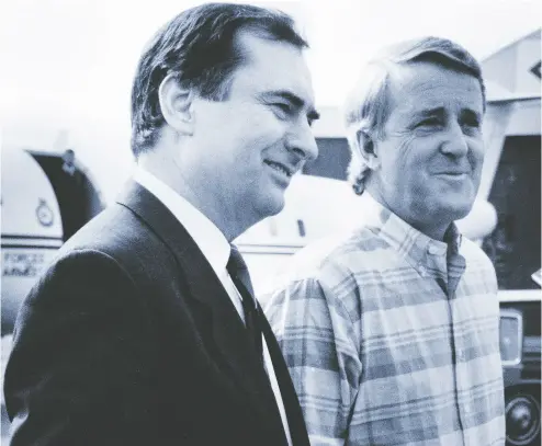  ?? RAY GIGUERE / THE CANADIAN PRESS FILES ?? Don Mazankowsk­i and former prime minister Brian Mulroney stop to chat with reporters at Edmonton’s Municipal Airport in July 1987. Mulroney called the Alberta MP and Conservati­ve power broker his “minister of everything.”