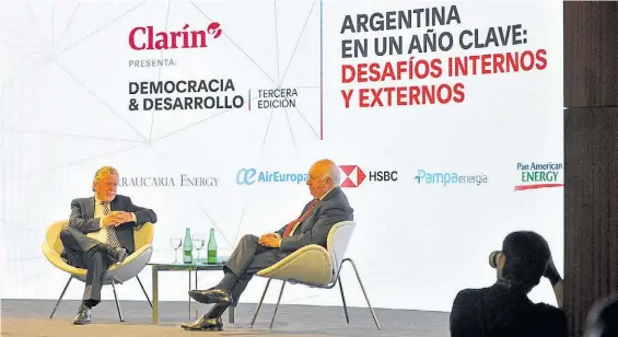  ?? ?? Regreso. Ricardo Kirschbaum, editor general de Clarín, con el ex presidente chileno Ricardo Lagos en la última edición del ciclo en 2019.