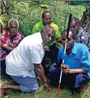  ?? Photos: ?? Villagers in Ovalau taking part in the Government’s new tree planting initiative.
Ministry of Forestry