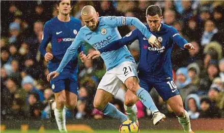  ?? AFP PIC ?? Chelsea’s Eden Hazard (right) and Manchester City’s David Silva tussle for the ball on Sunday.