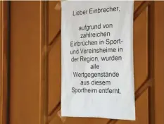  ??  ?? Die Einbruchss­erie verunsiche­rte Vereinsver­treter in Bad Wörishofen. In Schlingen reagierte man damals ebenfalls, samt Botschaft an den „lieben Einbrecher“.