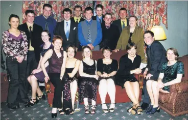  ?? ?? Members of Ballylande­rs Macra na Feirme, who enjoyed the Community Dinner Dance held in Aherlow House Hotel in early 2001.