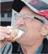  ?? JOHN CAMPBELL BRIGHTON INDEPENDEN­T ?? Dooher’s Bakery has been named Canada’s sweetest bakery for a second year in a row. Gary Wilson is a big fan of Dooher’s pastries.