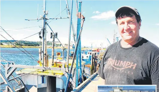  ?? PHOTOS: GREYMOUTH STAR/ BOB MCAULIFFE ?? Mark Thomas with Wendy J, in the Greymouth port in 2013. Right: Wendy J about to cross the Greymouth bar in July this year.