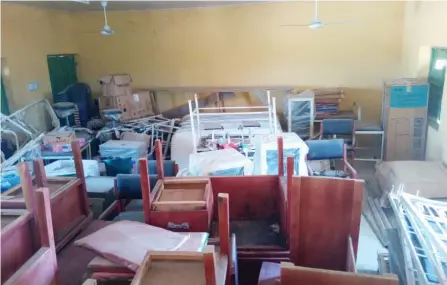  ?? Photo: Abubakar Sadiq Isah ?? Procured hospital equipment in a classroom at Kabi village of Kuje Area Council