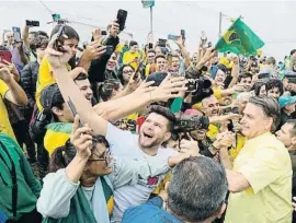  ?? Andre Penner / AP ?? Bolsonaro, en un míting en Poços de Caldas, divendres