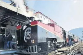  ?? DEEPAK SANSTA/HT ?? ■ The heritage steam engine during its trial run at the Shimla railway station.