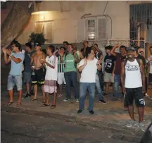  ?? ALEXANDRE BRUM/AGÊNCIA O DIA ?? Pressão. Torcida furou esquema de segurança para protestar