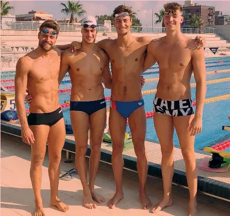  ??  ?? La 4x100 sl azzurra agli Europei di Glasgow: da sinistra Luca Dotto, 28 anni, padovano, 192 cm per 80 kg; Lorenzo Zazzeri, 23 anni, fiorentino, 197 per 85 kg; Ivano Vendrame, 21 anni, romano, 200 cm per 90 kg; Alessandro Miressi, 19 anni, torinese, 202...