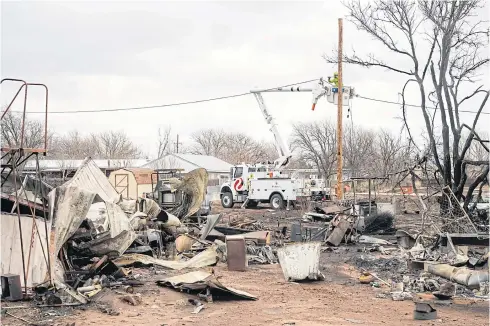  ?? NYT ?? ABOVE
Workers replace power lines damaged by the Smokehouse Creek Fire in Fritch, Texas, on Feb 29.