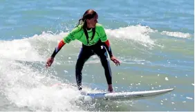  ??  ?? Amanda Gouldsbury catches a wave during her heat in the Health 2000 National Surfing Championsh­ips.