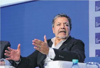  ??  ?? Gerardo Martínez, de la UOCRA, es uno de los que exige la revisión.