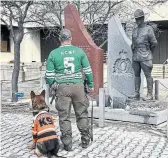  ?? @RCMPMB/TWITTER ?? RCMP Manitoba tweeted this picture of police service dog Eddie and his handler.