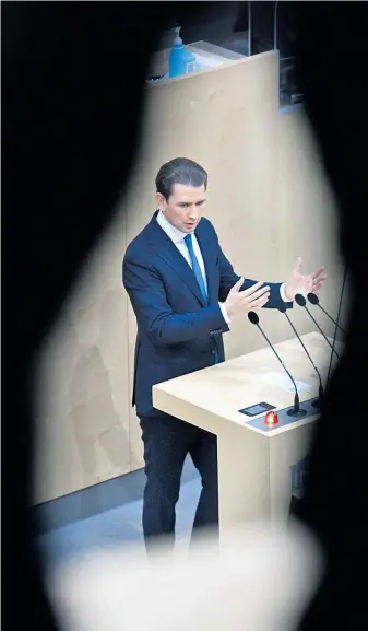  ?? ?? Chatnachri­chten bringen Sebastian Kurz in Bedrängnis. Gegen den nunmehrige­n Ex-Kanzler wird wegen Untreue und Bestechlic­hkeit in der Inseratena­ffäre ermittelt.