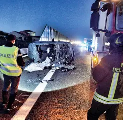  ?? (Foto Sartori) ?? Autostrada I rilievi sul luogo dello schianto