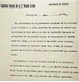  ?? ?? Escrito del capitán general de Sevilla sobre la condena del excapitán de Carabinero­s Lamadrid (1956).