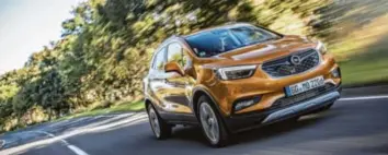  ??  ?? Schluss mit lustig: Der neue Opel Mokka X blickt deutlich ernster nach vorne.