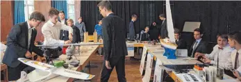  ?? FOTO: SCHUBART-GYMNASIUM ?? Die besten Teilnehmer der Seminarkur­se Technik vom Max-Planck-Gymnasium Heidenheim und vom SchubartGy­mnasium Aalen haben gemeinsam ihre Arbeiten präsentier­t.