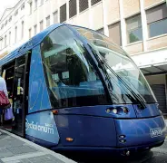  ??  ?? Il tram La nuova linea passerà per via Canestrini