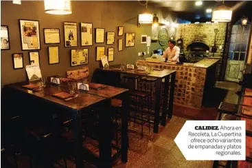  ??  ?? CALIDEZ. Ahora en Recoleta, La Cupertina ofrece ocho variantes de empanadas y platos regionales.