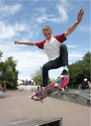  ?? Steve Roberts ?? Skateboard aerobatics by Mitch Sallows at a past skate festival